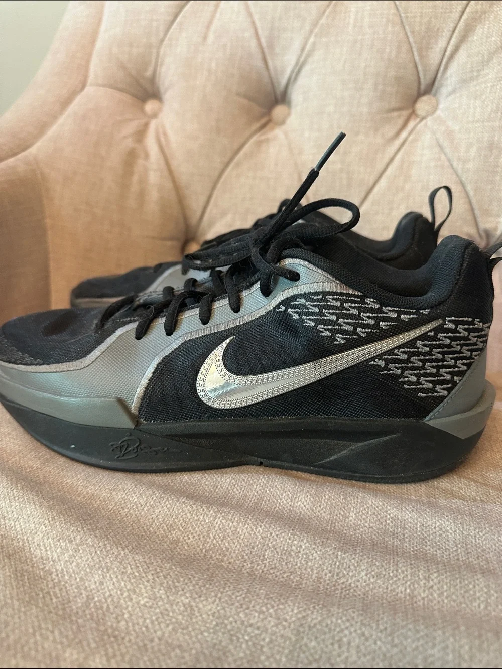 Nike boys Low-Top Sneakers — Black & Silver